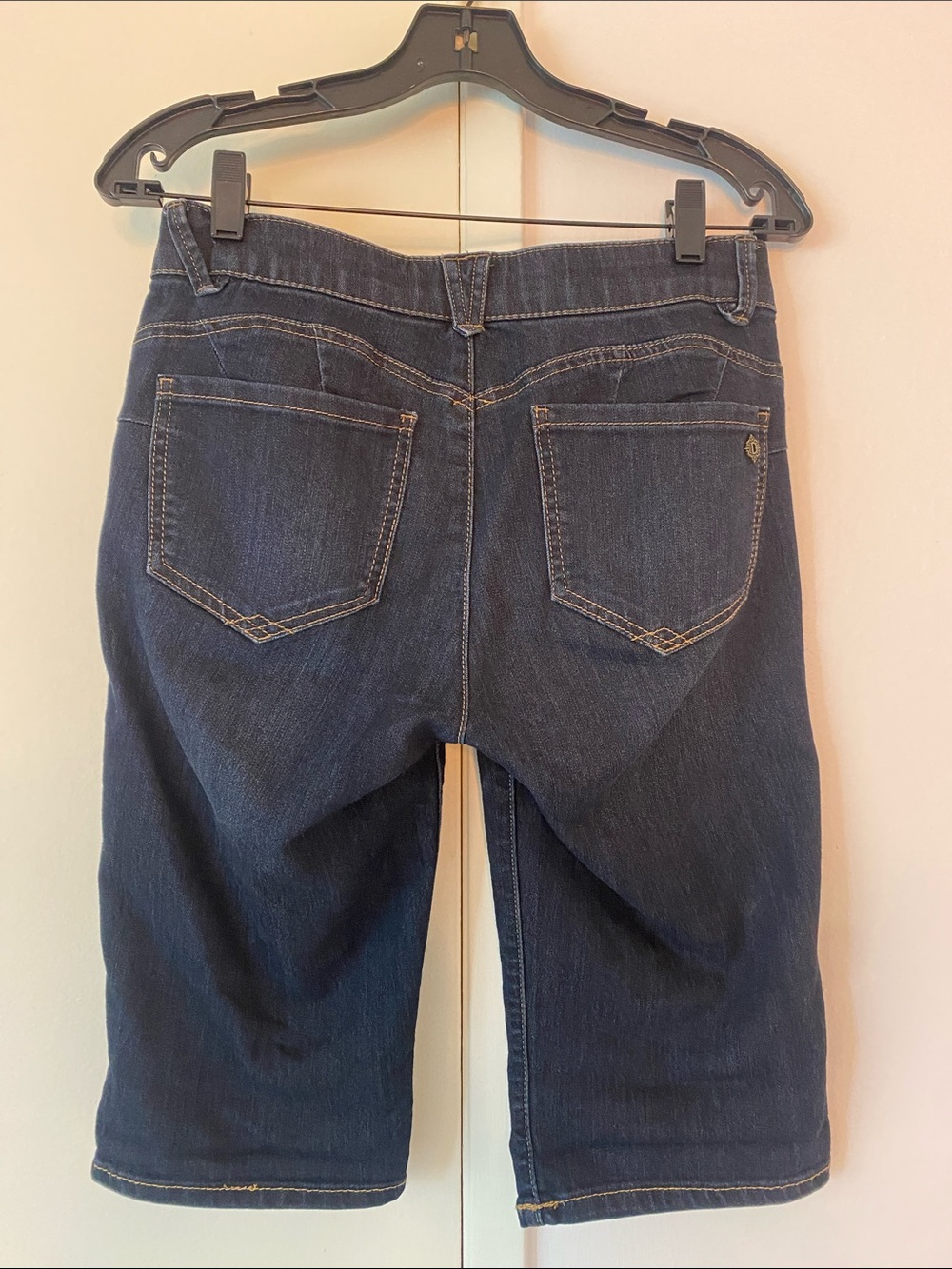 NWOT - Democracy blue cropped denim jeans size 4 - Picture 2 of 6